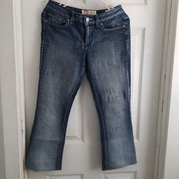 l.e.i. - Picture 1 of 7